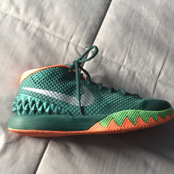 Kyrie 1 “flytrap size 6 youth - Picture 1 of 8